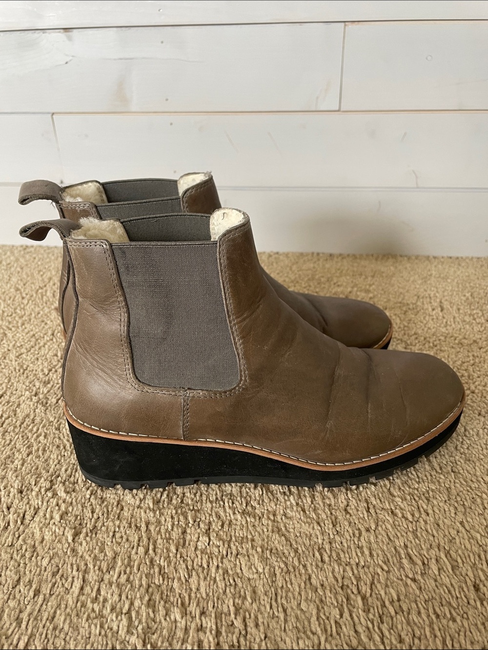 Eileen Fisher Brown Leather Wedge Chelsea Boots 8.5 Moon Minimalist Shearling